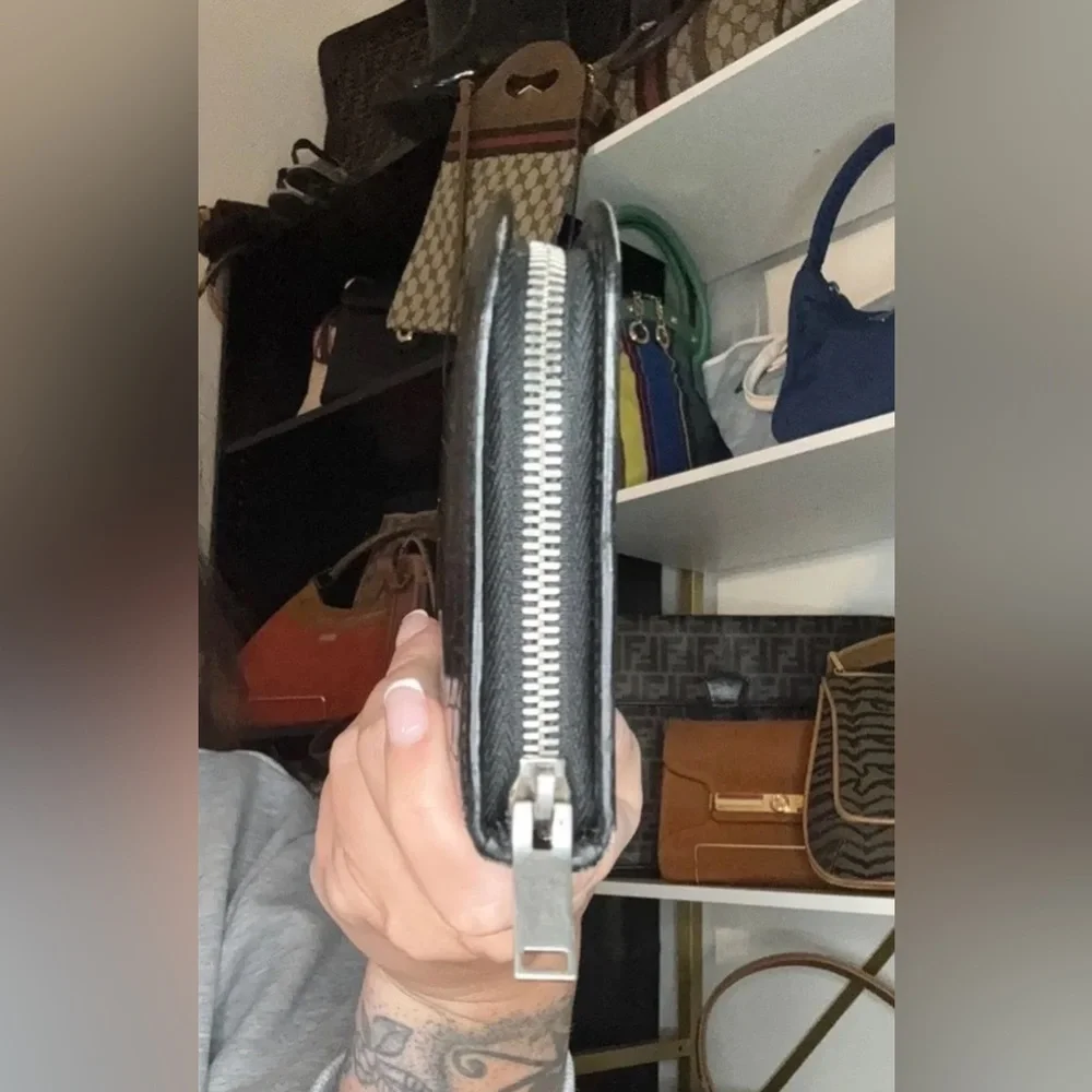 SAINT LAURENT leather croc embossed long zipper black wallet - Picture 4 of 8